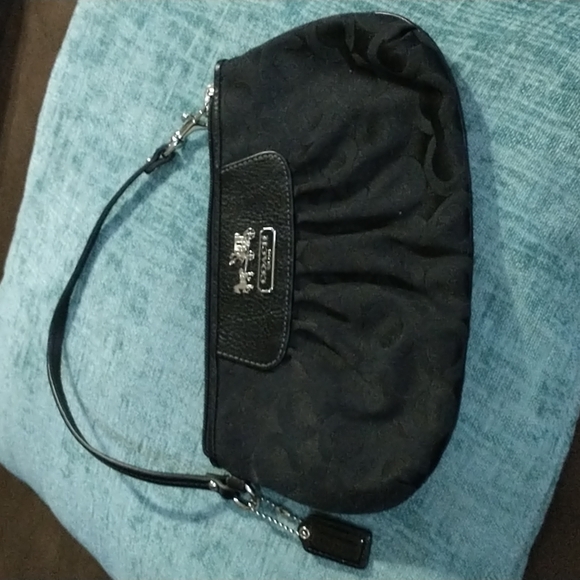 Coach Wristlet Like New - Picture 1 of 4